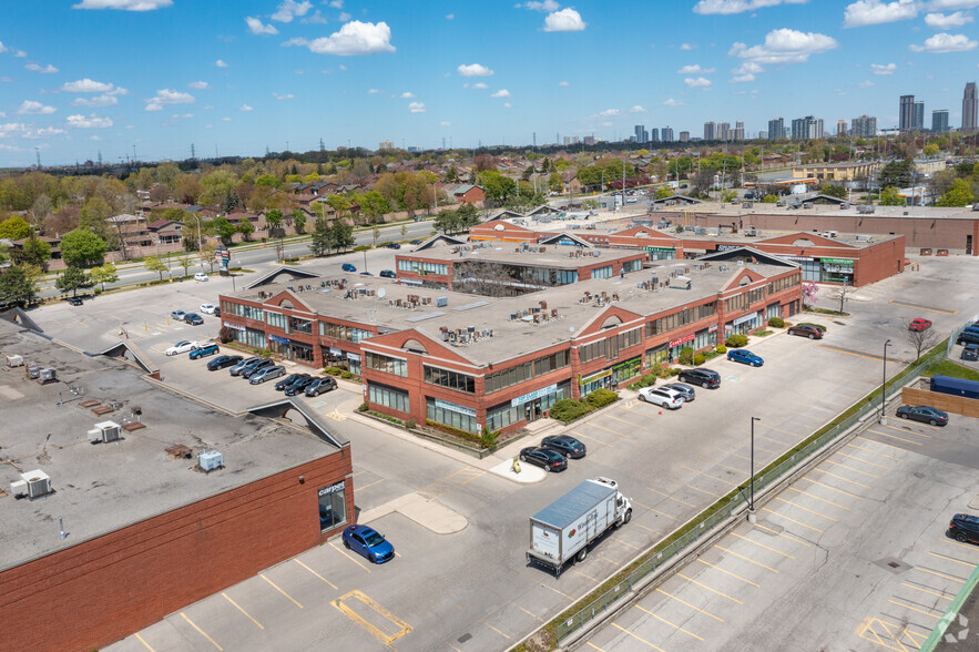 1100 Burnhamthorpe Rd W, Mississauga, ON en alquiler - Foto del edificio - Imagen 2 de 6