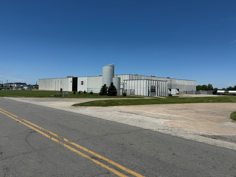 400 Prairie Village Dr, New Century, KS en venta - Foto del edificio - Imagen 1 de 6