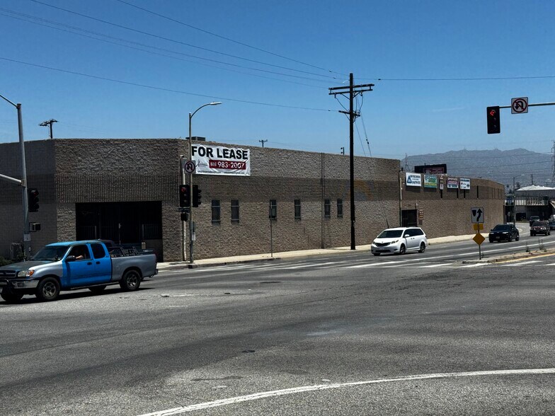 12035-12055 Sherman Way, North Hollywood, CA en alquiler - Foto del edificio - Imagen 2 de 10