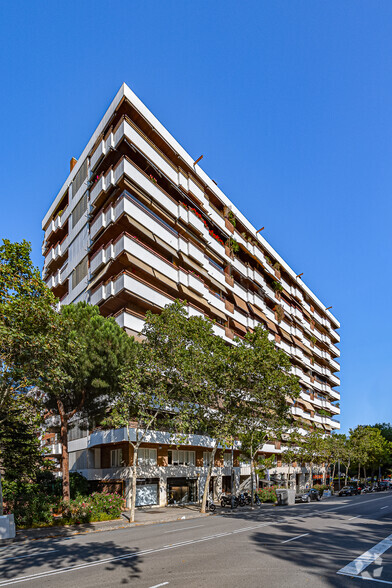 Edificio residencial en Barcelona, Barcelona en venta - Foto principal - Imagen 1 de 1