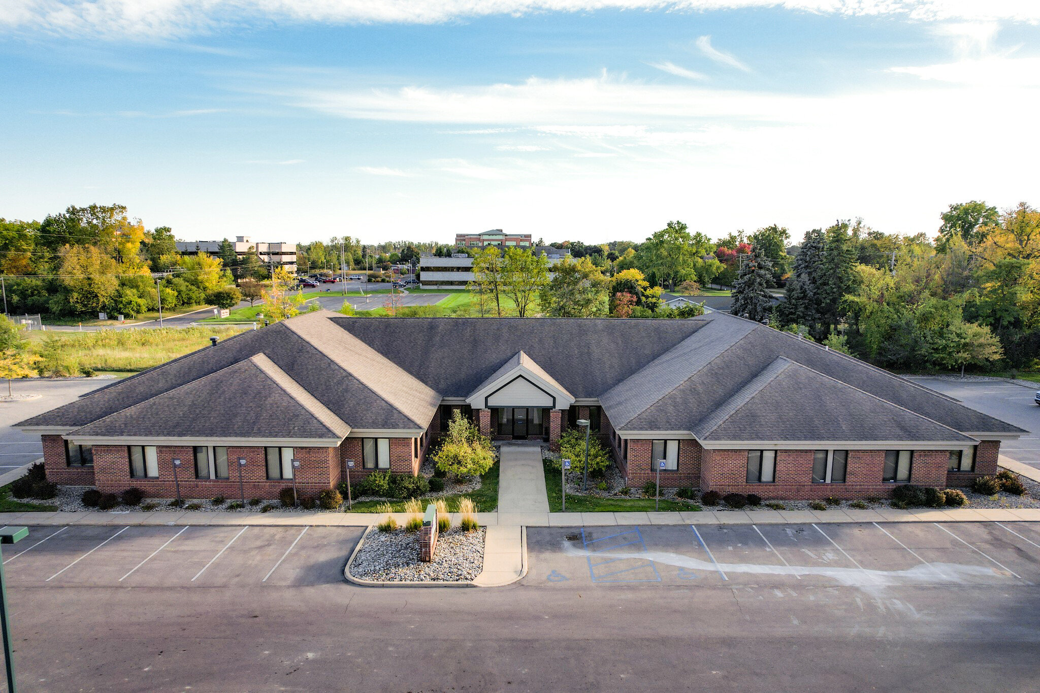 1675 Watertower Pl, East Lansing, MI en alquiler Foto del edificio- Imagen 1 de 5