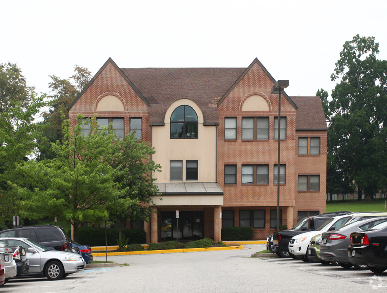 716 Maiden Choice Ln, Catonsville, MD en venta - Foto del edificio - Imagen 3 de 6