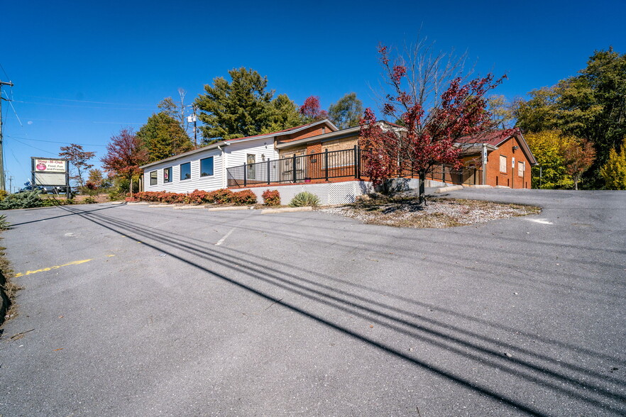 2323 W Main St, Waynesboro, VA en venta - Foto del edificio - Imagen 1 de 47