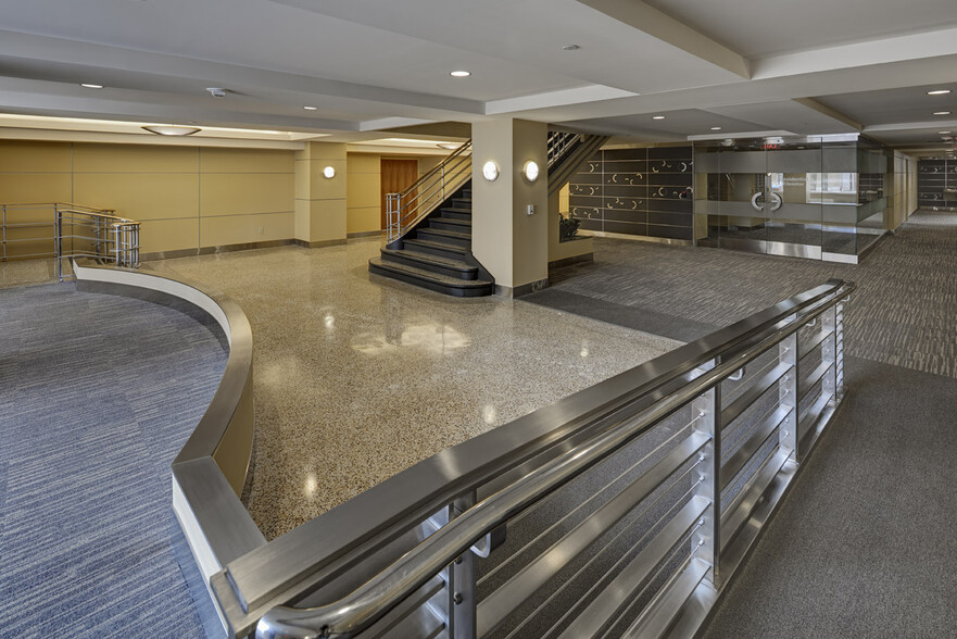 300 S Washington Sq, Lansing, MI en alquiler - Foto del interior - Imagen 2 de 5