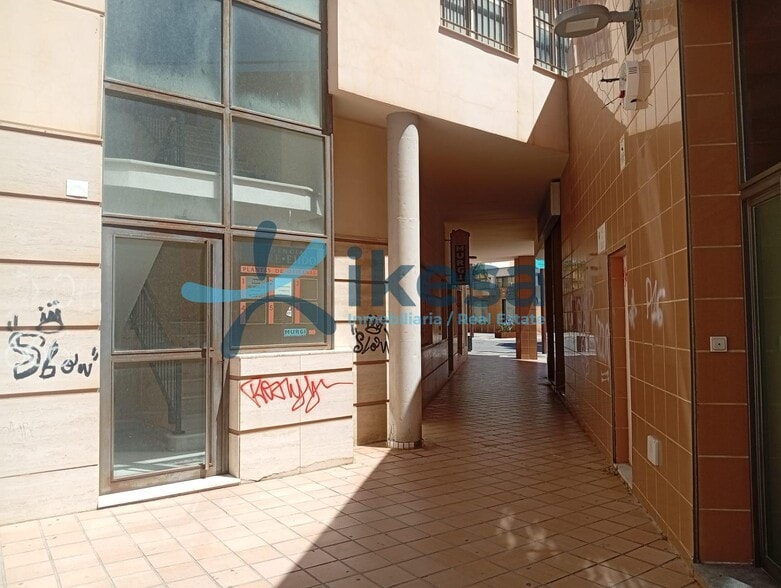Oficina en El Ejido en venta - Foto del edificio - Imagen 2 de 7