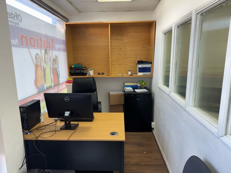 10-17 Woodford Av, Ilford en alquiler - Foto del edificio - Imagen 3 de 4