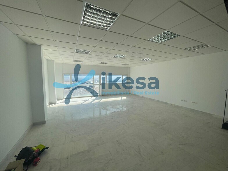 Oficina en Bollullos de la Mitación, Sevilla en venta - Foto del interior - Imagen 3 de 12