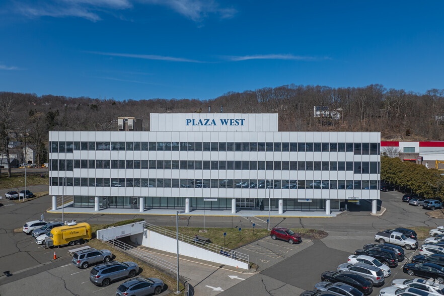 100 Mill Plain Rd, Danbury, CT en alquiler - Foto del edificio - Imagen 3 de 5