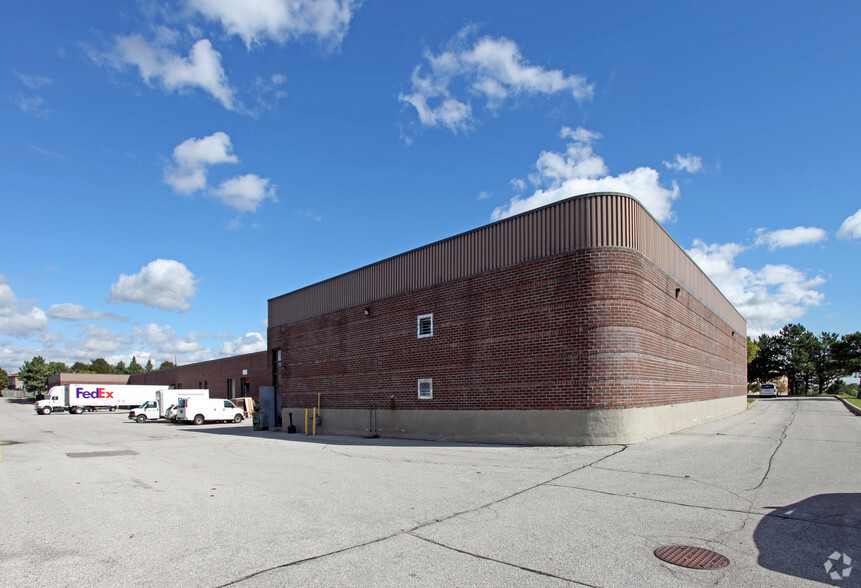 85 Chambers Dr, Ajax, ON en alquiler - Foto del edificio - Imagen 2 de 3