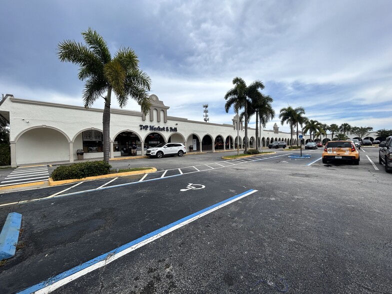 162 Yamato, Boca Raton, FL en alquiler - Foto del edificio - Imagen 3 de 6