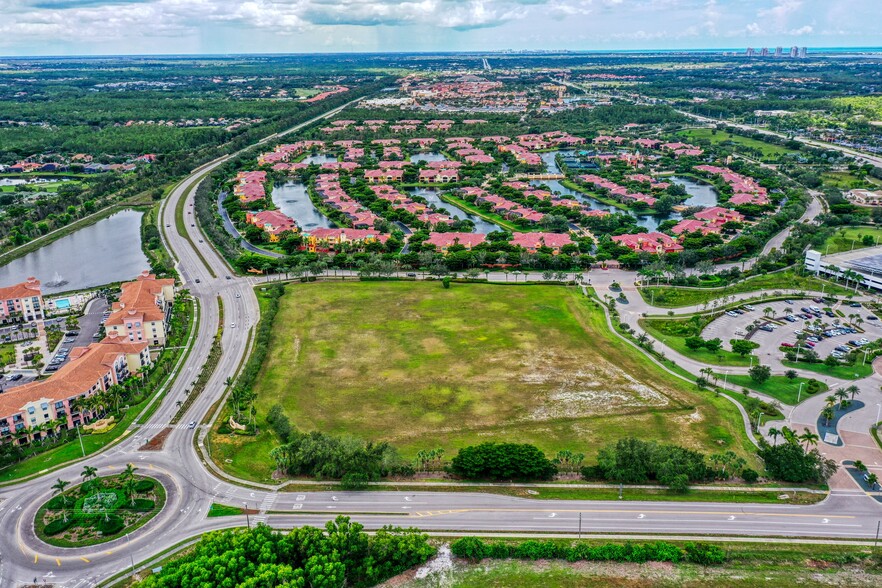 Williams Road, Via Coconut Point And Via Villagio, Estero, FL en venta - Foto del edificio - Imagen 2 de 7