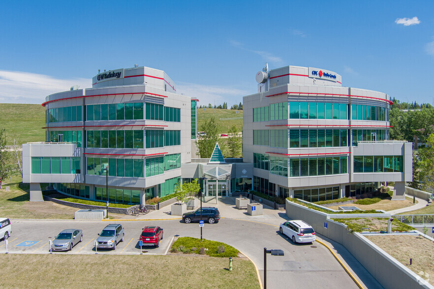 1000 Veteran's Pl NW, Calgary, AB en alquiler - Foto del edificio - Imagen 1 de 8