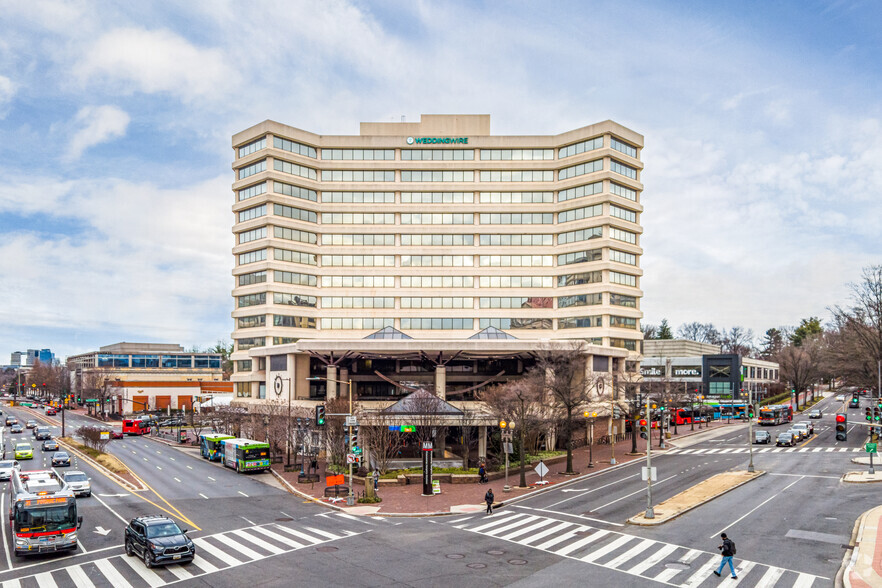 2 Wisconsin Cir, Chevy Chase, MD en alquiler - Foto del edificio - Imagen 3 de 10