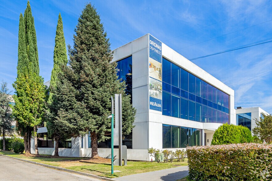 Calle del Musgo, 1, Madrid, Madrid en alquiler - Foto del edificio - Imagen 3 de 11