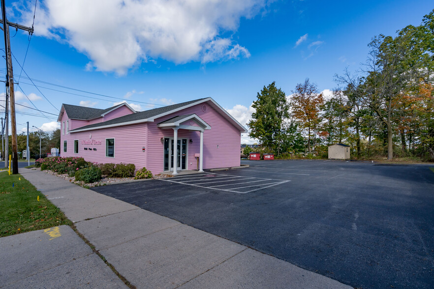 440 Coffeen St, Watertown, NY en venta - Foto del edificio - Imagen 2 de 53