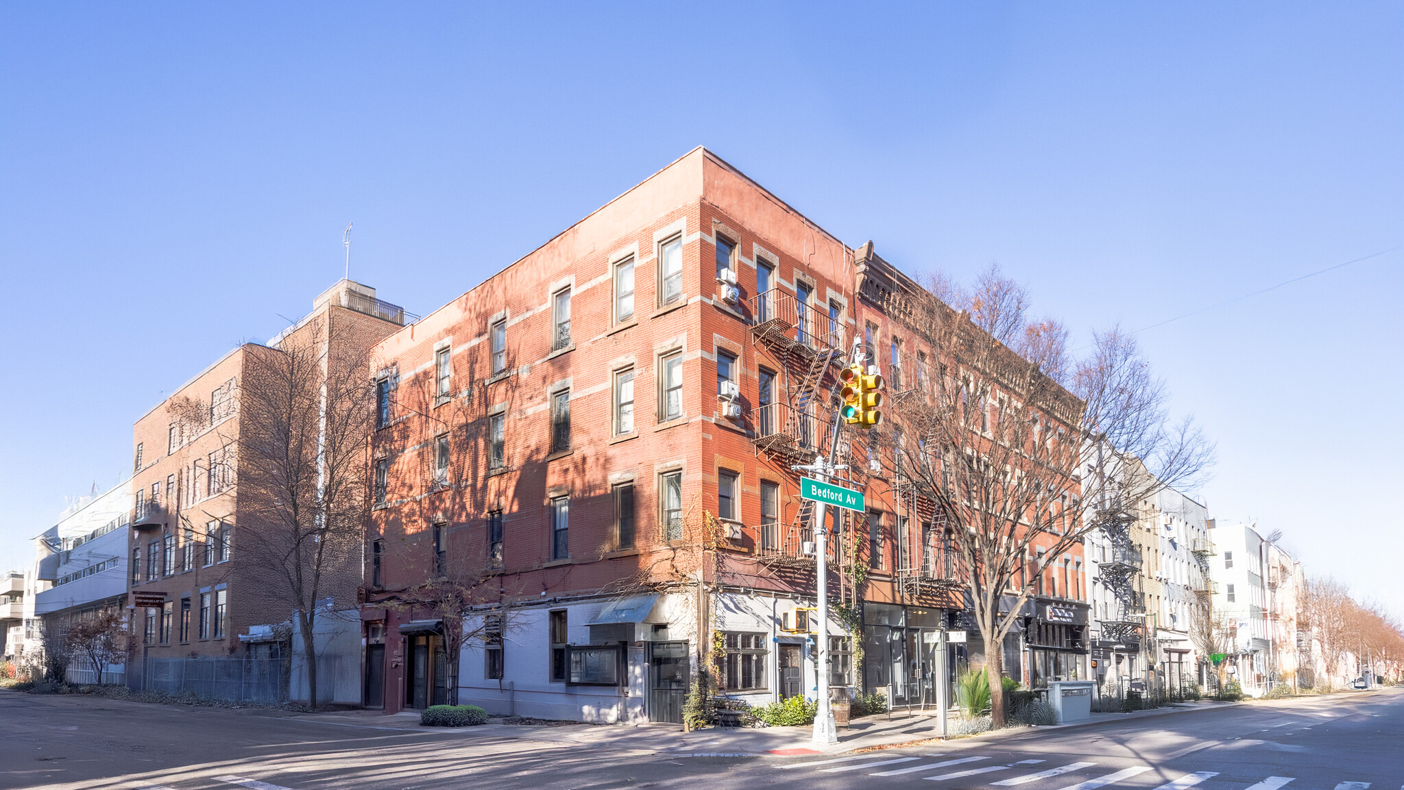 Bedford Ave Mixed Use Building cartera de 2 inmuebles en venta en LoopNet.es Foto del edificio- Imagen 1 de 15