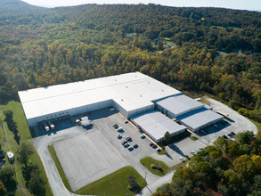 15200 NBN Way, Blue Ridge Summit, PA en alquiler Foto del edificio- Imagen 1 de 14