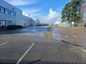 304a-304b Pywell Rd, Corby en alquiler Foto del edificio- Imagen 2 de 5