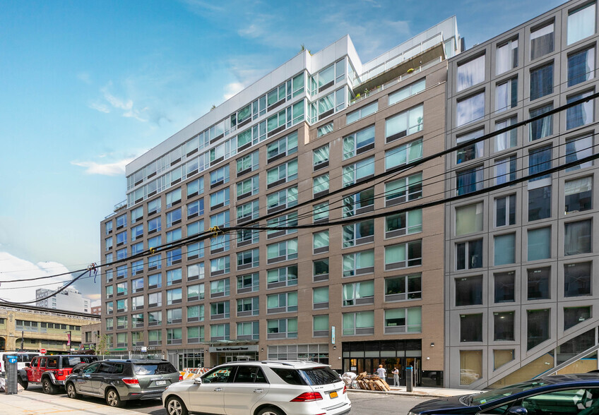 4215 Crescent St, Long Island City, NY en alquiler - Foto del edificio - Imagen 3 de 7