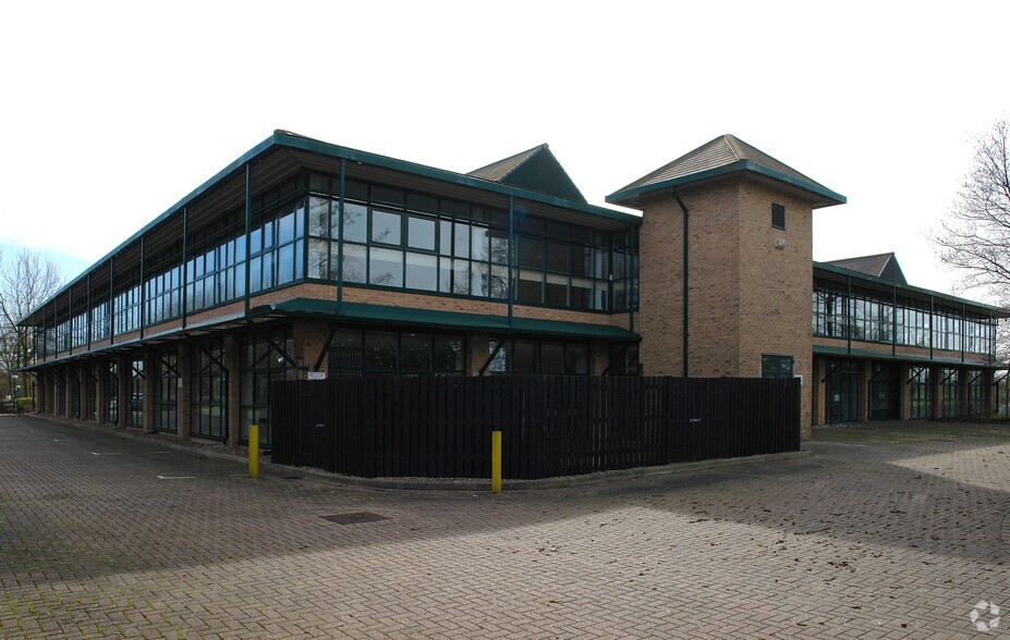 3 Roxborough Way, Maidenhead en alquiler - Foto del edificio - Imagen 2 de 2