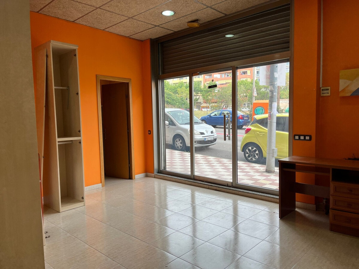 Esparreguera, BAR 08292 - Unidad Es D Pta 1 - - Foto del interior - Image 1 of 8