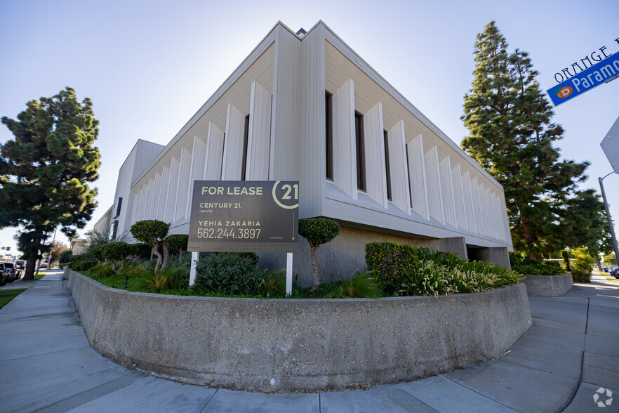 10841 Paramount Blvd, Downey, CA en alquiler - Foto del edificio - Imagen 1 de 33