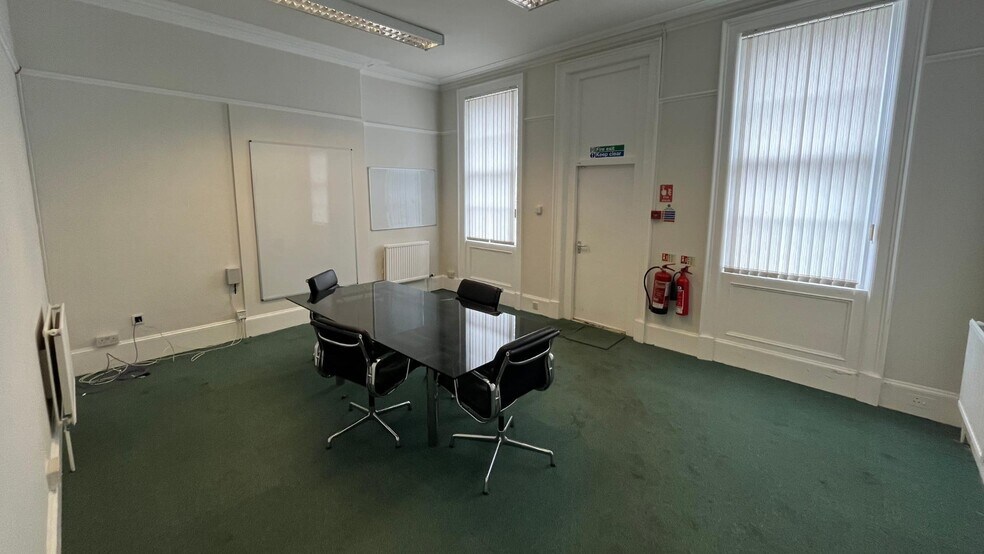 12 Abbey Park Pl, Dunfermline en alquiler - Foto del edificio - Imagen 3 de 7