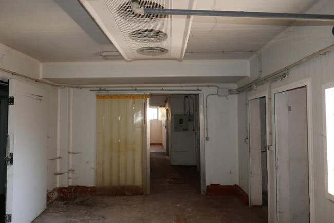 Más detalles de Calle Santa Ana, 38, Muñopedro - Nave en venta