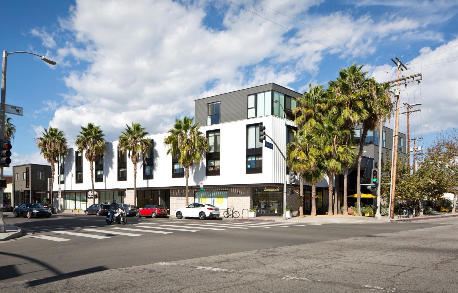 1645 Abbot Kinney Blvd, Venice, CA en alquiler Foto principal- Imagen 1 de 11