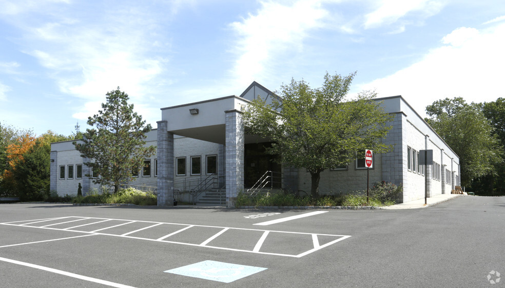 207 Commercial Ct, Morganville, NJ en alquiler - Foto principal - Imagen 1 de 7