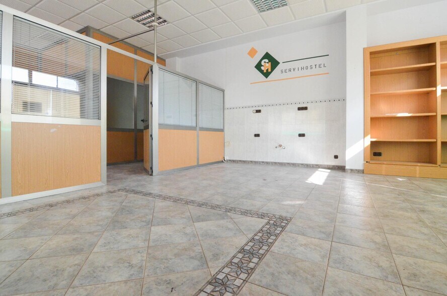 Local en Santa Marta de Tormes en venta - Foto del edificio - Imagen 2 de 37