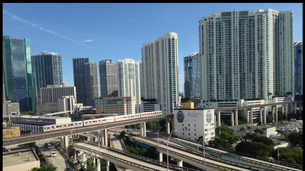 111 SW 3rd St, Miami, FL en alquiler - Foto del edificio - Imagen 3 de 10