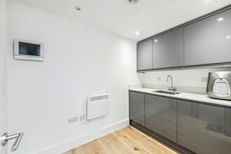 26 Windsor St, Chertsey en venta Foto del interior- Imagen 2 de 7