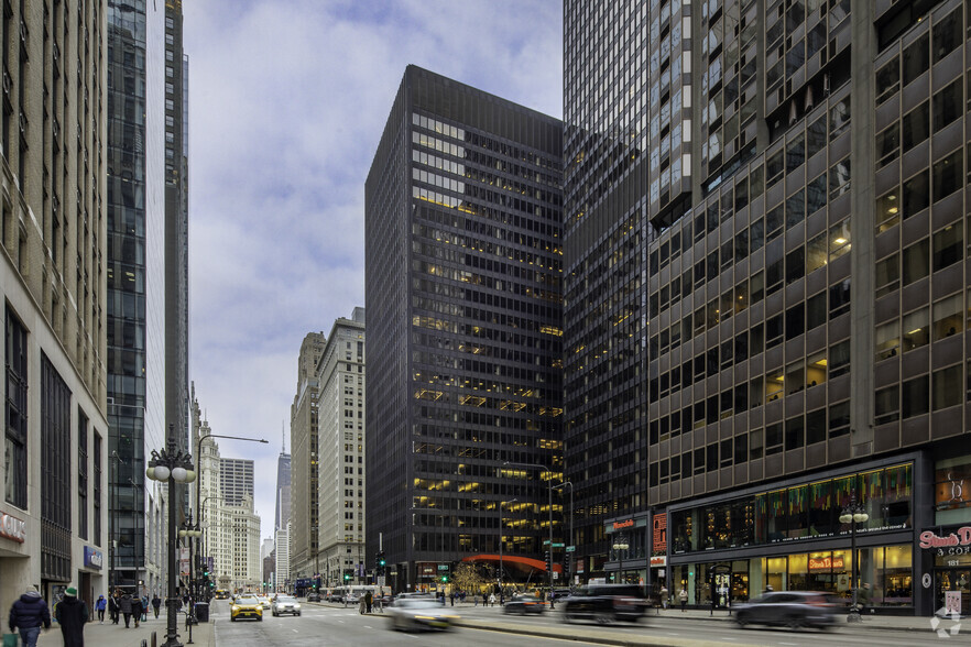 225 N Michigan Ave, Chicago, IL en alquiler - Foto del edificio - Imagen 3 de 5