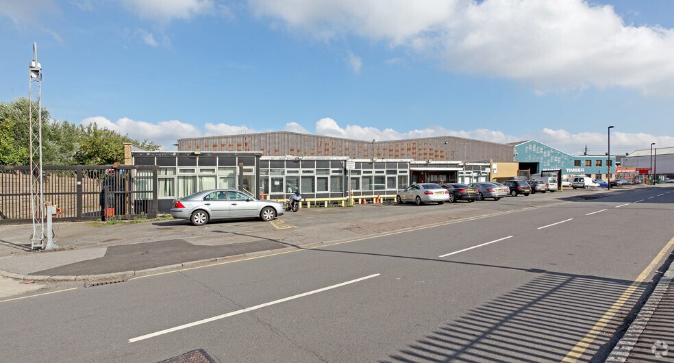 56 Lockfield Ave, Enfield en alquiler - Foto del edificio - Imagen 2 de 2