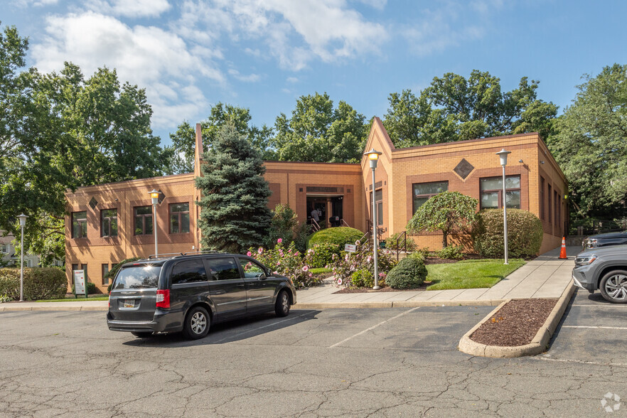 1912 Woodford Rd, Vienna, VA en alquiler - Foto del edificio - Imagen 2 de 4