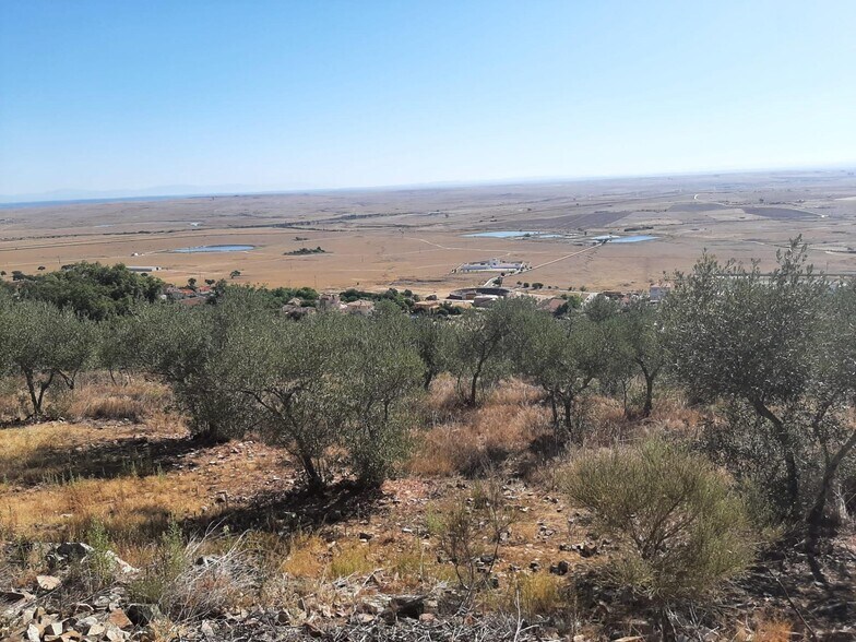Terreno en Sierra de Fuentes, Cáceres en venta - Foto principal - Imagen 2 de 17