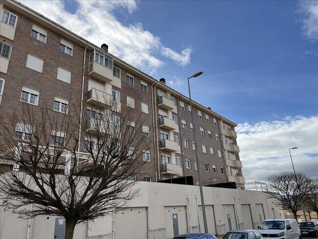 Más detalles de Calle Víctimas del Terrorismo, Ávila - Local en venta