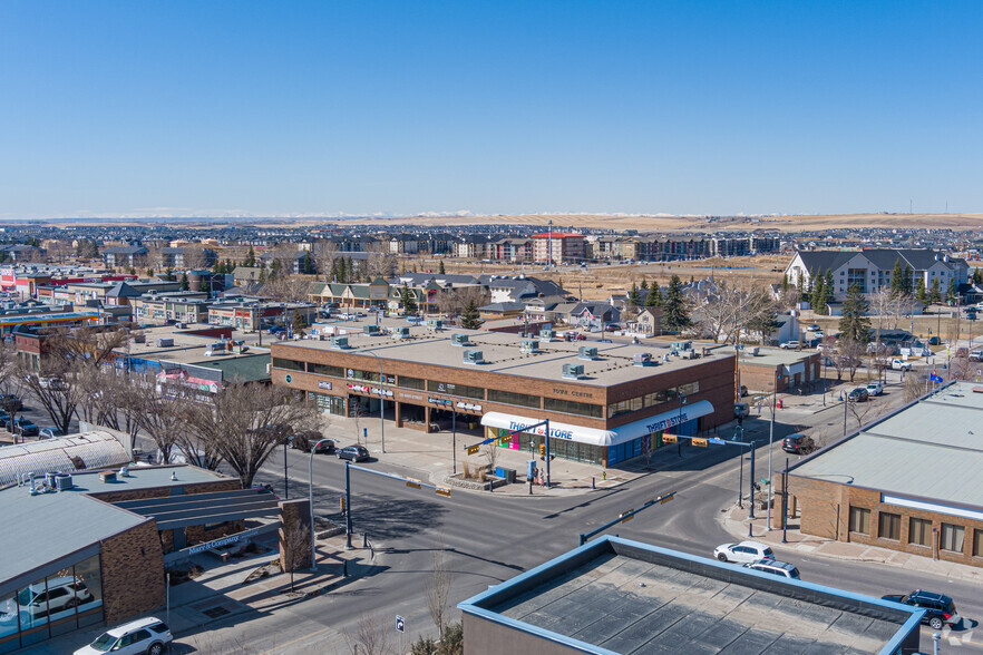 125 Main St N, Airdrie, AB en venta - Vista aérea - Imagen 2 de 6