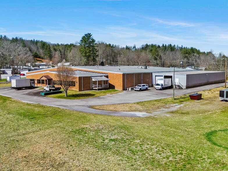 1989 Old Rosman Hwy, Brevard, NC en alquiler - Foto del edificio - Imagen 2 de 48