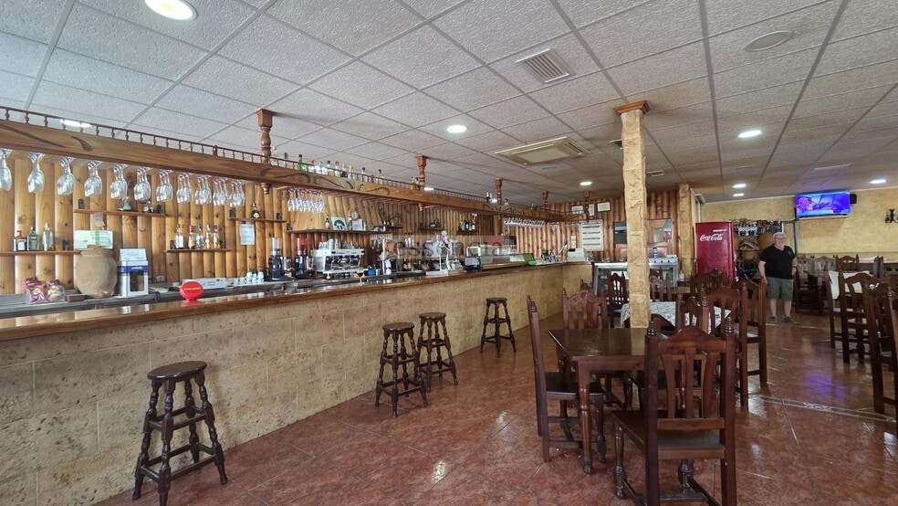 Local en València en venta - Foto del edificio - Imagen 2 de 48