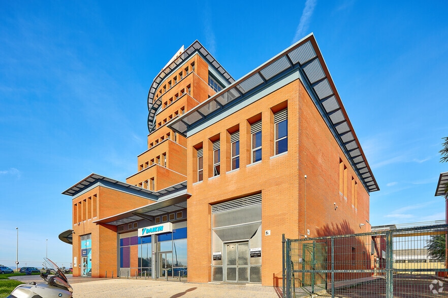 Calle Luis Fuentes Bejarano, 60, Sevilla, Sevilla en venta - Foto del edificio - Imagen 2 de 26