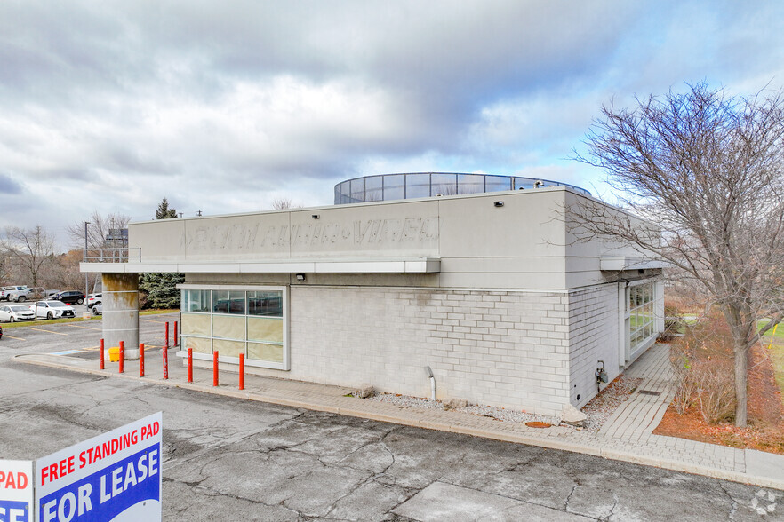 8502 Woodbine Ave, Markham, ON en alquiler - Foto del edificio - Imagen 2 de 3