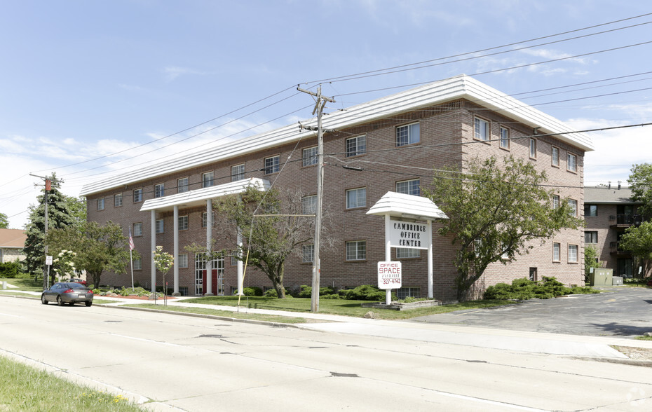 9401 W Beloit Rd, Milwaukee, WI en alquiler - Foto del edificio - Imagen 1 de 3