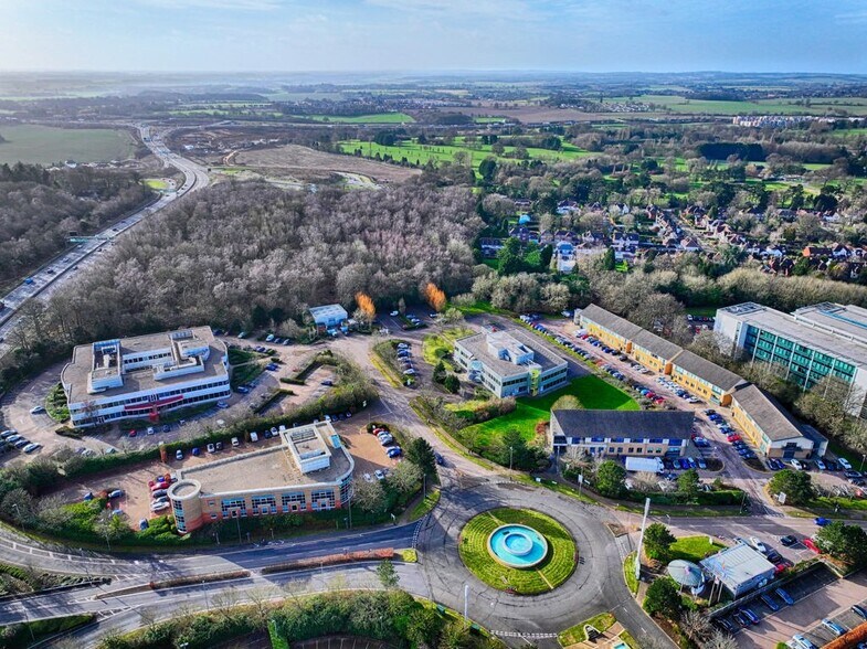 253 Capability Green, Luton en alquiler - Foto del edificio - Imagen 3 de 3