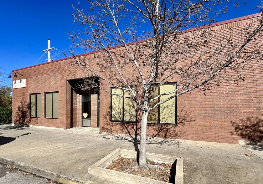 12 W 8th St, Lawrence, KS en alquiler - Foto del edificio - Imagen 1 de 7