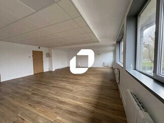 Más detalles de 21 Rue Jacques Cartier, Voisins-le-Bretonneux - Oficina en alquiler