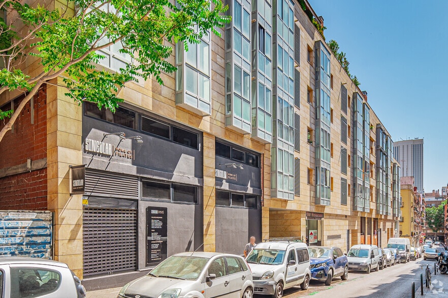 Edificio residencial en Madrid, Madrid en venta - Foto del edificio - Imagen 2 de 2