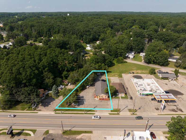 695 N First St, Harrison, MI en venta - Vista aérea - Imagen 1 de 49