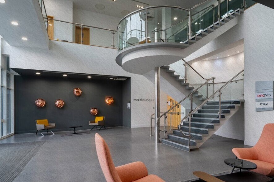 1A Guildford Business Park, Guildford en alquiler - Foto del edificio - Imagen 3 de 5